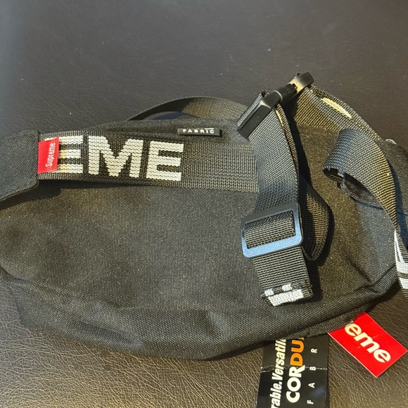 Black Supreme Waist Bag Fanny Pack SS18 Unisex - Picture 2 of 2